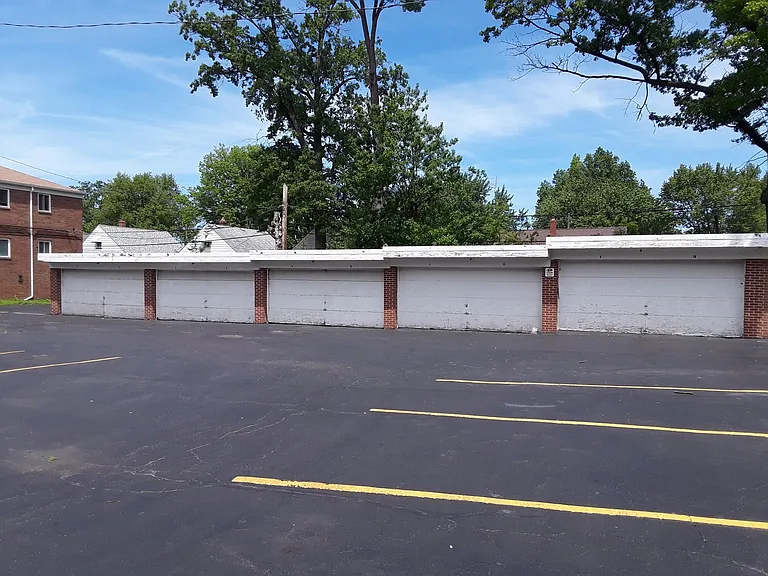 Briardale Commons — Photo 14