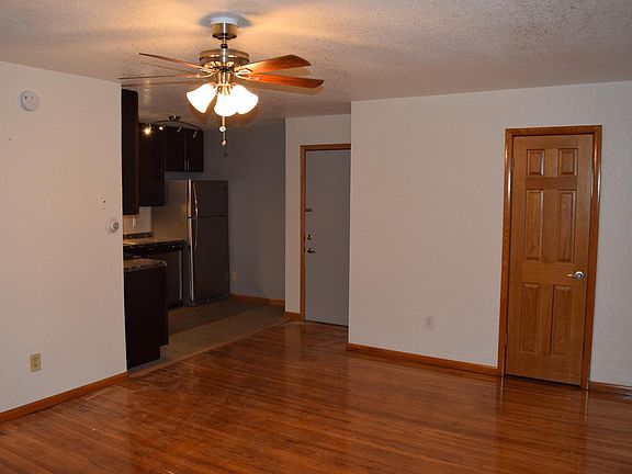 3rd image of 319 SE 8th St #1