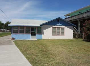 731 S Magnolia St, Rockport, TX 78382