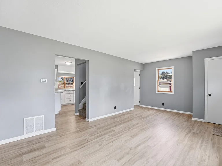 1697 Rose Pl — Photo 3