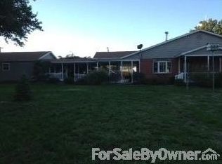 7 W National St, Pocahontas, IL