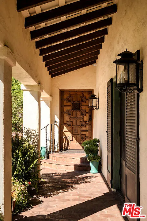 7 bed, 10.0 bath, 9237 sqft, $55,000 — Photo 2