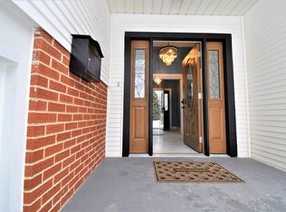 509 70th St, Darien, IL 60561