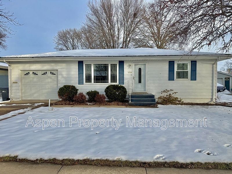 1st image of 1704 Parkway Dr