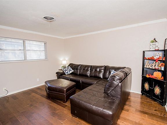 3rd image of 1108 Westbrook Dr
