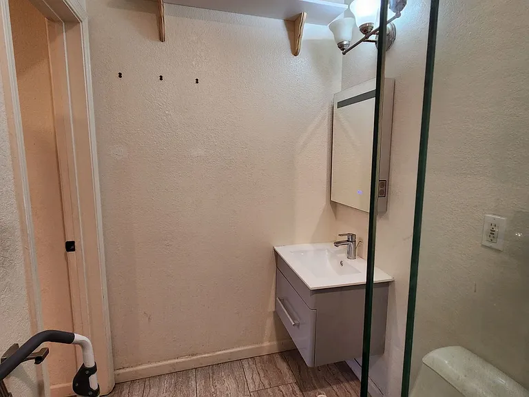 1 Bed 1 Bath in Historical Building — Photo 8