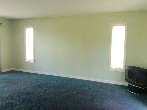 5th image of 29W503 Hawthorne Ln
