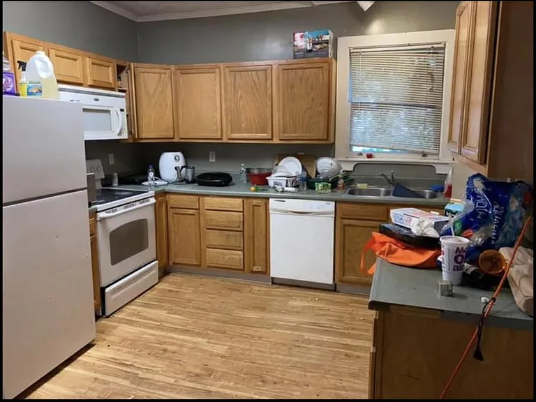 121 Oak St — Photo 5