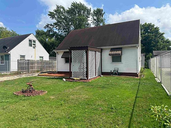 2nd image of 4324 Meadow Ln