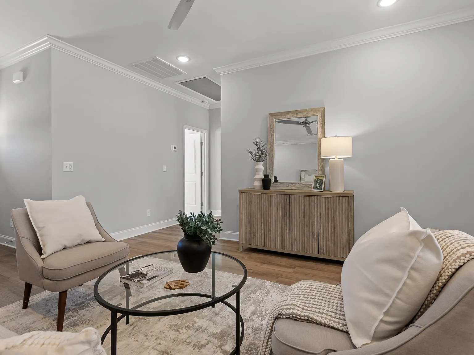 2 bed, 1057 sqft, $1,450 — Photo 3