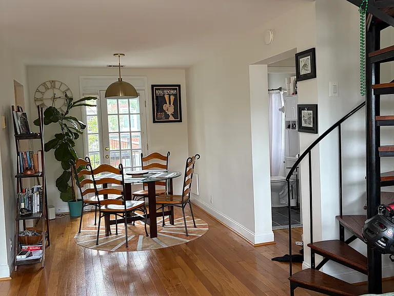2922 S Buchanan St — Photo 5