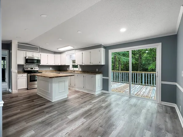 136 Warrior Dr, Elloree, SC 29047