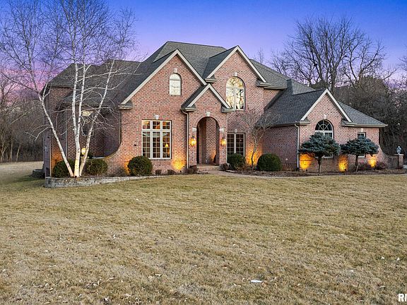 3rd image of 10544 N Dahlia Ct