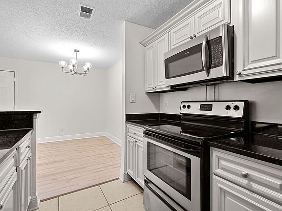 3rd image of 5207 Santa Fe Pkwy #1