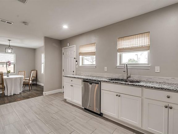 4th image of 3519 N Versailles Ave