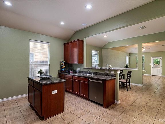 4th image of 4006 Sorrento St