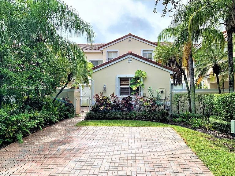 1130 Buttonwood Ln #- — Photo 1