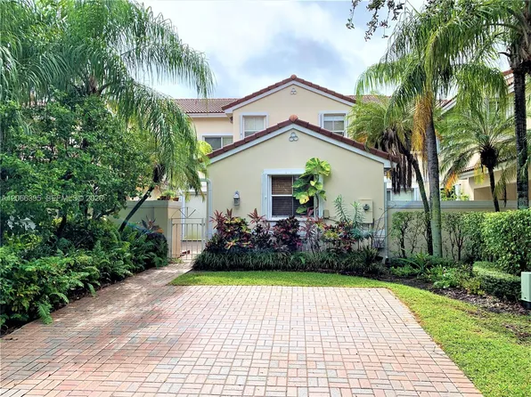 1130 Buttonwood Ln, Hollywood, FL 33019