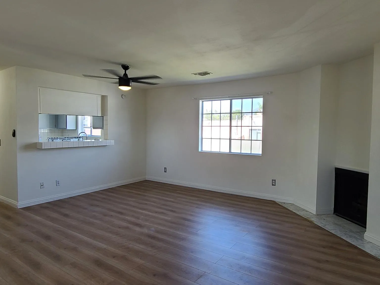 3 bed, 1130 sqft, $3,400 — Photo 2