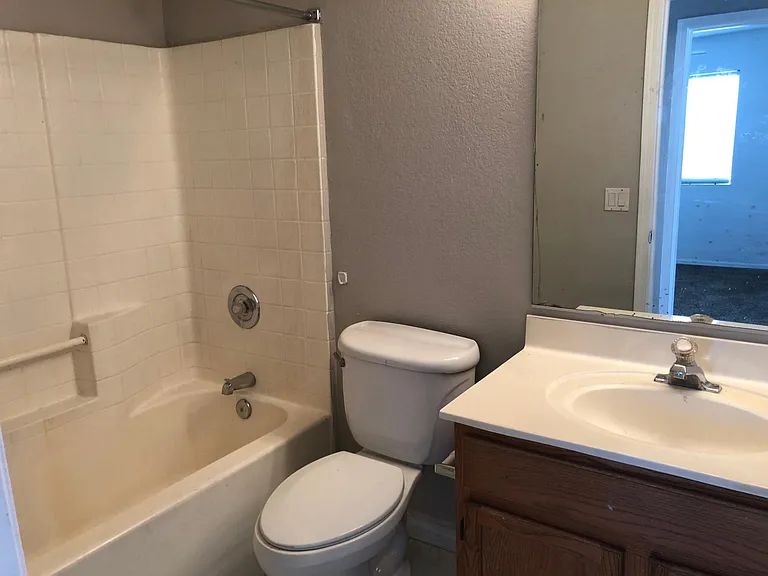 8817 W Palm Ln — Photo 14
