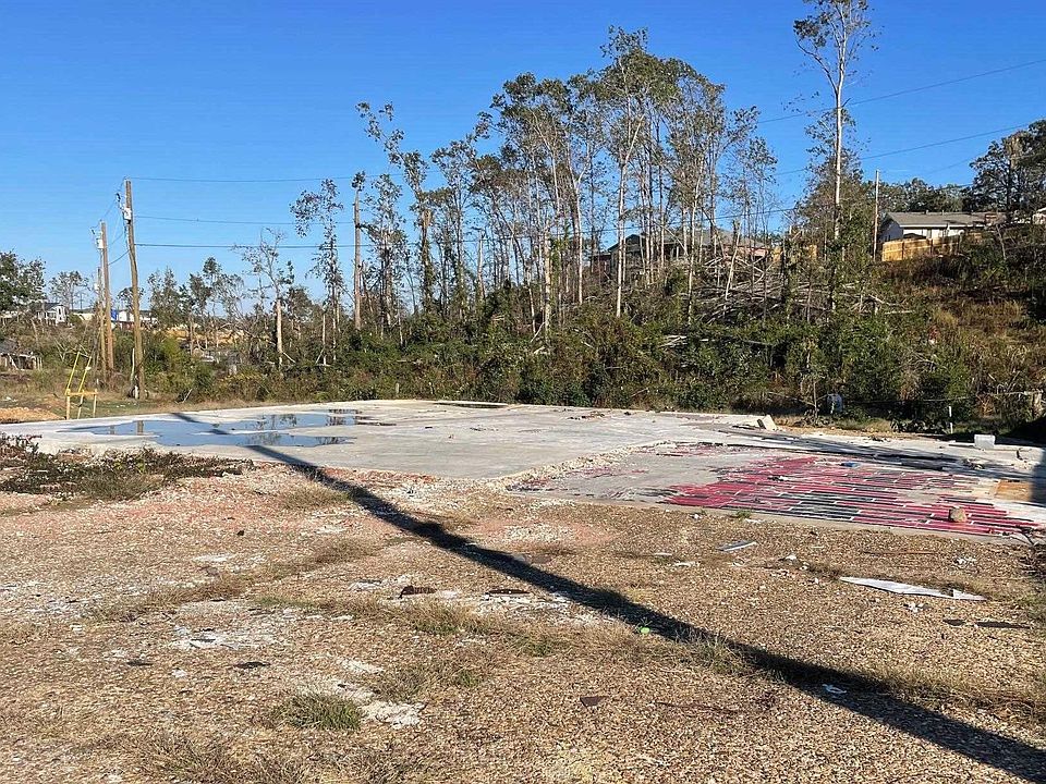 2nd image of 1015 N Shackleford Rd