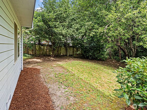 3rd image of 10913 Crocus Place NW