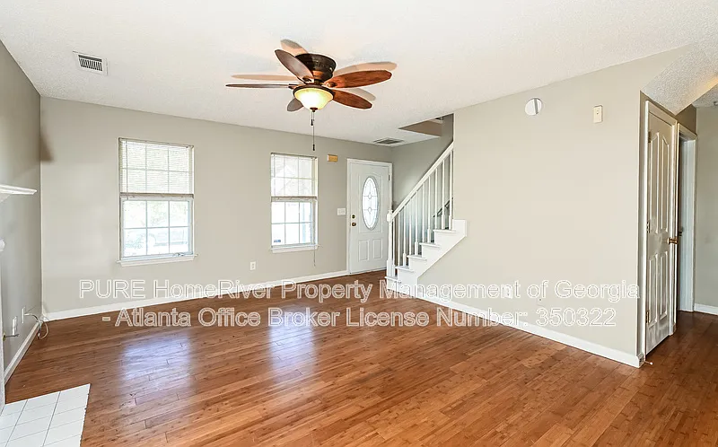 4 bed, 2.5 bath, 1386 sqft, $1,995 — Photo 3