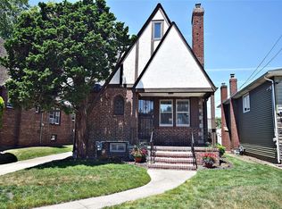 47 Evergreen Ave, Lynbrook, NY 11563