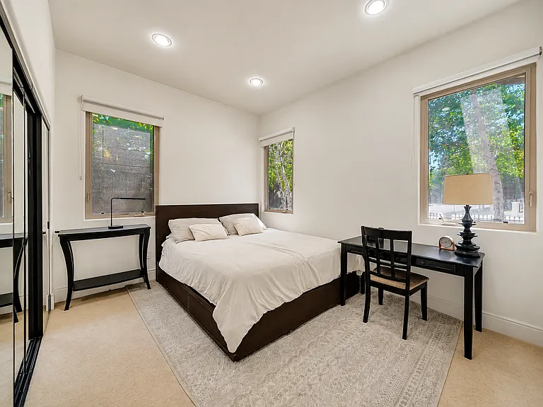 4820 Valjean Ave — Photo 93