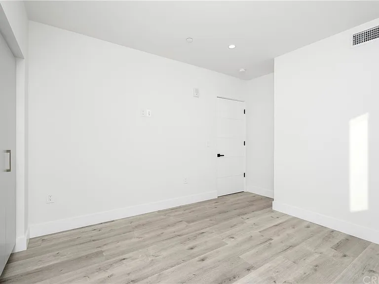 5923 Laurel Canyon Blvd #200 — Photo 10