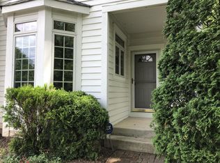 1265 Queen Ann Ln, Gurnee, IL 60031