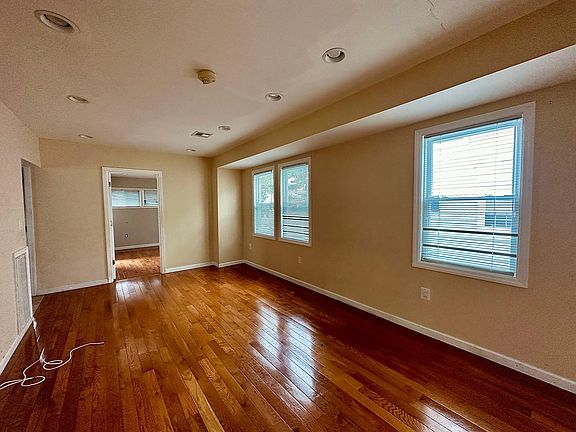 5th image of 57 Willoughby Ave
