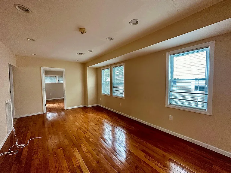 57 Willoughby Ave — Photo 5