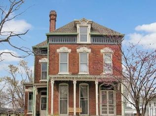 1129 N 6th St, Quincy, IL 62301