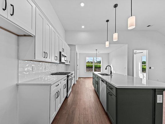 2nd image of 121 Cottage Grove Cir