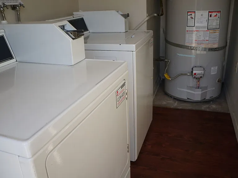 Two Bedroom Apartment Normal Heights with on-site Laundry and small dog friendly! — Photo 14
