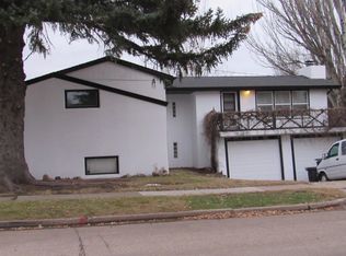 422 N 25th St, Bismarck, ND 58501