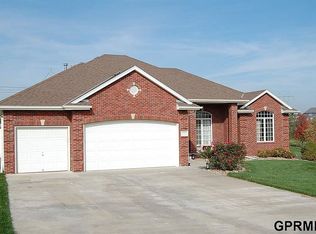 3904 Fox Ridge Dr, Bellevue, NE 68123