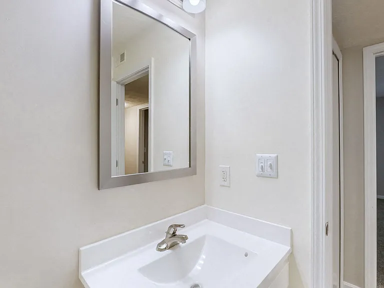 Hurstbourne Crossing Apartments — Photo 18