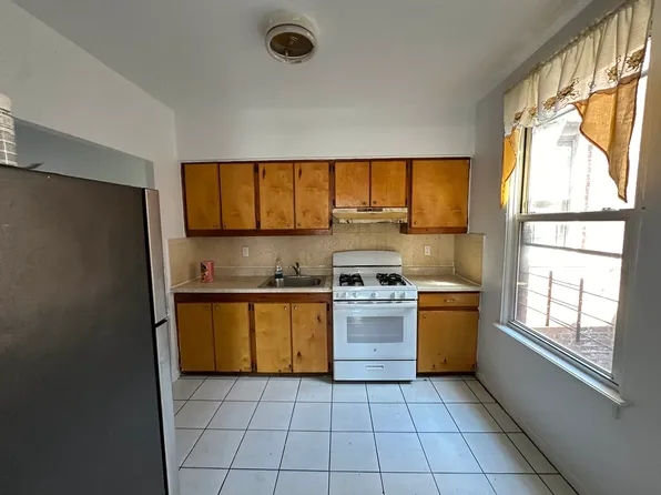 1007 Winthrop Street image 1 of 8