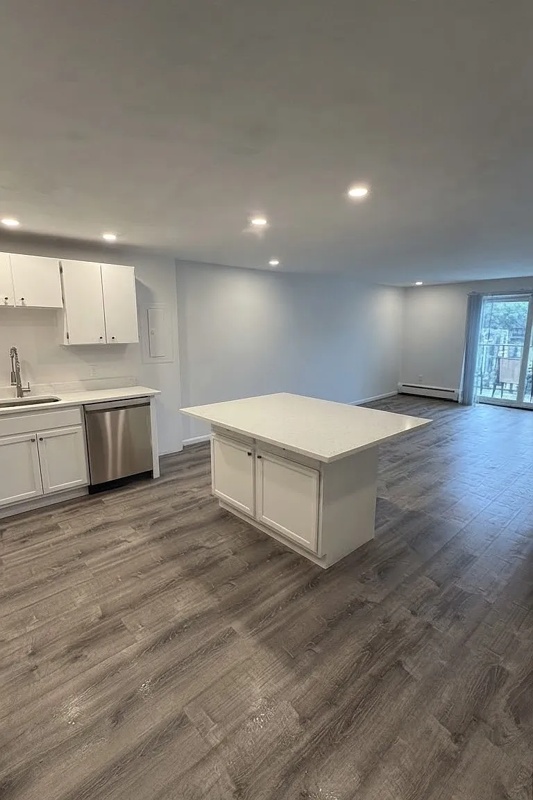 1 bed, 767 sqft, $2,400 — Photo 4