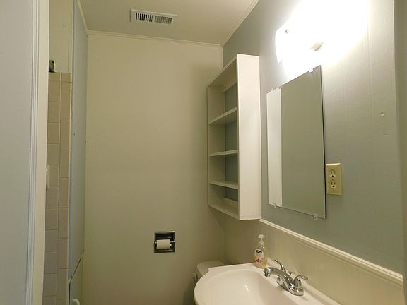 3rd image of 3-320 W 2nd St #3