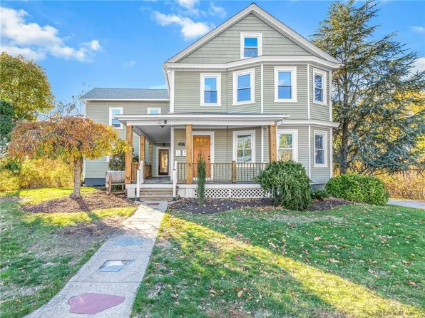 12 Earl St, West Warwick, RI 02893