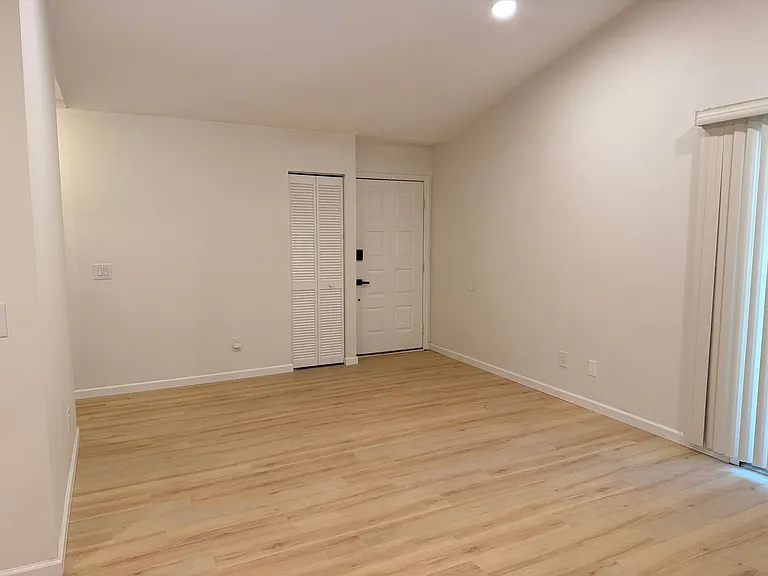 96 Mathews Dr #55 — Photo 4