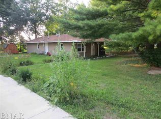 206 Grove St, El Paso, IL 61738