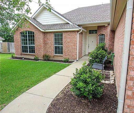 3rd image of 1204 Woodhollow Dr
