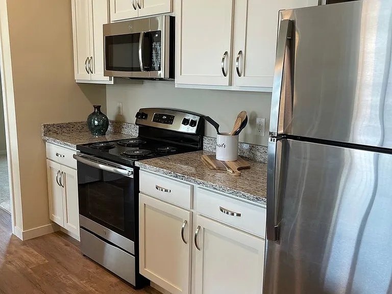 Lincoln Street Apartments — Photo 40