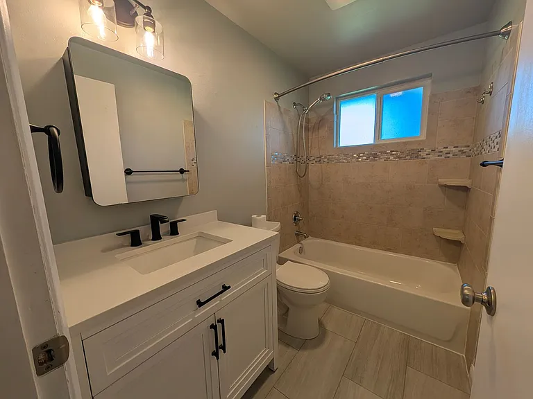 3806 Pineneedle Dr NE — Photo 8