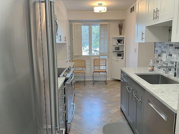 3rd image of 682 Greenhills Dr