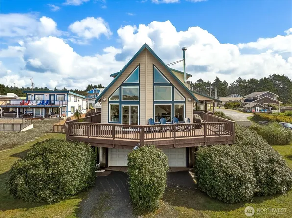 33 1st Street S, Pacific Beach, WA 98571